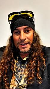 Cuando fue la última vez que un concierto de guitarra te removiera por  dentro? Si tienes ganas de vivir algo que te hará sentir emociones bonitas  no dudes en reservar tu entrada. Link in Bio.