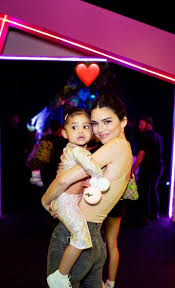 Jun 17, 2021 · the rappers, he had no clue about (kanye, of course, with kim, and travis scott, father of kylie's daughter stormi, who now appears to be back in the frame, btw). Kendalljenner Kendall And Kylie Jenner Kendall Jenner Outfits Kendall