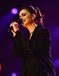 Sandy faz show de lançamento de seu DVD em São Paulo