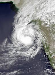 The indian coastline length is around 7516 km and it is noted that 5770 km of coastline is vulnerable to natural hazards including cyclones. October 1996 India Cyclone Wikipedia