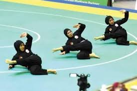 Pukulan depan atau bisa juga disebut pukulan lurus adalah pukulan yang dilakukan dengan lintasan lurus ke depan. Pencak Silat Pengertian Sejarah Teknik Dasar Peraturan Istilah Istilah