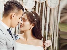 Hiện anh cũng đang chơi cho hà nội fc ở vị trí tiền vệ trung tâm. Hon The Xinh Ä'áº¹p Sat Ngay CÆ°á»›i Má»›i Lá»™ Diá»‡n Cá»§a Cáº§u Thá»§ Ä'á»— Hung DÅ©ng