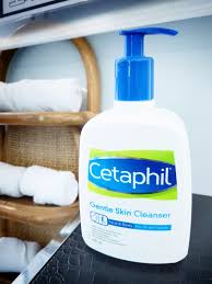 If you have dry skin, wash twice a day with a gentle cleanser or creamy cleansing wash like cetaphil gentle skin cleanser. Review Cetaphil Gentle Skin Cleanser