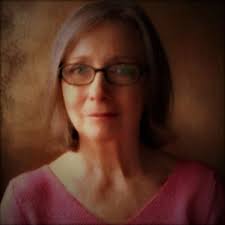 Linda Gillen's Instagram, Twitter & Facebook