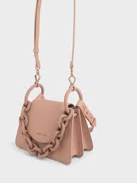 Within a year, the pasting of the handle started coming out. Blush Chunky Chain Link Small Shoulder Bag Charles Keith De