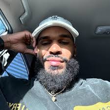 Dorian Carlisle's Instagram, Twitter & Facebook