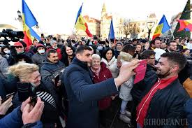 George Simion, primit ca un rockstar de sustinatori in Oradea (FOTO...