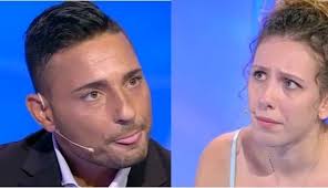 Dal 7 aprile 2019 è il segretario di articolo uno, partito di cui è stato anche coordinatore nazionale dal 2017 al 2019. Colpo Di Scena A C E Posta Per Te Angela E Roberto Si Sono Sposati Ecco La Foto Del Matrimonio