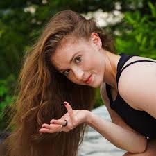 Cara Laughlin's Instagram, Twitter & Facebook