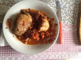 Ll pollo alla cacciatora è un gustoso secondo piatto, appartenente alla tradizione contadina toscana, ma preparato in tutta italia. Pollo Alla Cacciatora Siciliana Con Pinoli Uvetta E Capperi