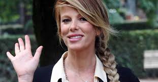 Alessia marcuzzi alessia marcuzzi (roma, 11 novembre 1972) è una conduttrice televisiva, attrice e showgirl italiana. Alessia Marcuzzi Eta Figli Carriera Matrimonio