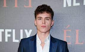 With that in mind, it seems very likely that both arón and miguel have left elite for good. Aron Piper Bio Birthdate Age Family Net Worth Relationship Is He Gay