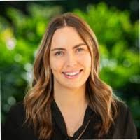 Sara Minton's Instagram, Twitter & Facebook