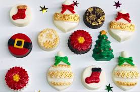 Christmas Decorated Oreos In 2020 Rice Krispie Treats Chocolate Dipped Oreos Oreo