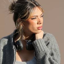 La nueva vida de Raquel Arias como actriz sobre los escenarios: de su  faceta en el teatro a sus proyectos en solitario