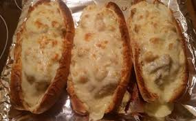 La Facon Parfaite De Passer Vos Restants De Viande A Fondue C Est Le Sous Marin Steak Special Maman In 2020 Food Recipes Favorite Recipes