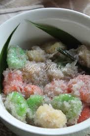 Bile angkat piring tu,,,,,gegar kuih aku,sib baik x runtuh.kihkihkih. Puteri Mandi Azie Kitchen