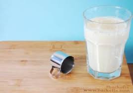 Mehl und backpulver in einer zweiten schüssel vermengen, ¾ von dem zucker dazu geben. Schnelles Rezept Fur Vegane Buttermilch Und Pancakes Backefix Backzubehor Shop