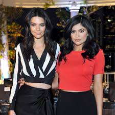 She used her passion for makeup to build a business that is worth a whopping $900 mi. Das Sagt Kendall Jenner Uber Kylie Jenner Als Mom Cosmopolitan