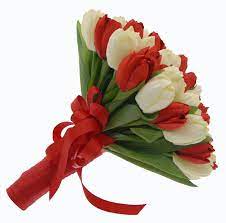 Not just for springtime affairs, discover 16 tulip wedding bouquets perfect for any season. Pin By Eliana Velozo On Flowers Tulips Arrangement Wedding Flowers Bridesmaid Flowers