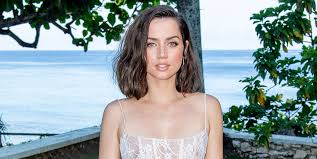 On her instagram story, claudia previously shared a glimpse of her friend's haircut on new year's day, but few have seen the '20s inspired bob. Ana De Armas Debuts No Hair For Her Latest Movie Role In 007 Film