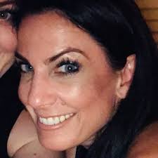 Michele Schilling (@UniregistryMS)