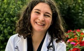 From Preteen to Premed: Meet Sophie Bernstein, the Kansas City Med Student  Leading Youth to Fight Food Insecurity