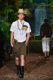 Tenues safari tenue vintage femme élégance classique mode année 80 mode blanche hommes mariage photo vacances femme élégante afrique. Mode Homme Les 5 Vetements Incontournables De L Ete 2014 Masculin Com