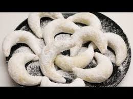 Corne De Gazelle Facile Cuisinerapide 200 G De Farine 100 G De Beurre 1 Pincee De Sel 1 Pointe De Co Corne De Gazelle Recette Corne De Gazelle Cuisine Rapide