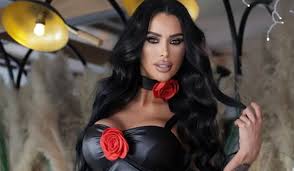 Daniela Crudu - corpul după naștere - de necrezut!