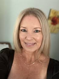 Jennifer Pledger's Instagram, Twitter & Facebook