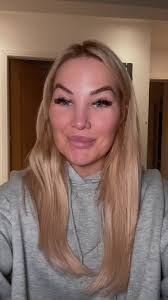 Amber Mora's Instagram, Twitter & Facebook