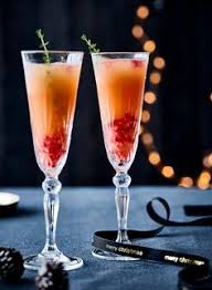 Punch Au Whisky Grenade Et Canneberges Champagne Flute Cocktails Whisky