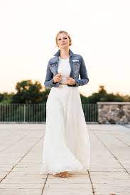 Die passen natürlich perfekt, können aber auch zu anderen kleidern kombiniert werden. Hochzeitskleid Jeansjacke Valentins Day Hochzeitskleid Jeansjacke Jeans Hochzeit Hochzeit Jacke