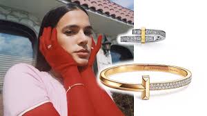 Bruna Marquezine usa Tiffany & Co em capa da Revista de Milenio