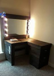 Powered Pallet Vanity Corner Desk Unit 1001 Pallets Pallet Vanity Corner Vanity Table Bedroom Diy