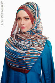 Dari tahun ke tahun zoya selalu melakukan inovasi desain dan cerdas dalam memilih teknologi baik untuk tekstil maupun desain. Katalog Jilbab Zoya Terbaru April 2014 Cantik Berbaju Muslim Model Pakaian Model Baju Wanita Hijab