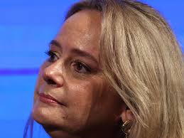 Anthony Albanese shares passionate kiss with Jodie Haydon