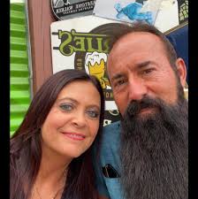 Male or female Rottweiler for a family with a 3-year-old daughter?