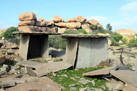 Megalithic Monuments of Hirebenakal near Raichur in Karnataka – The  Talkative Man
