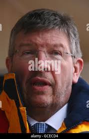 Mercedes GP Ross Brawn con i suoi piloti Nico Rosberg (a sinistra) e  Michael Schumacher (a destra) durante una fotocellula al circuito della  Comunitat Valenciana Ricardo Tormo, Valencia, Spagna Foto stock -