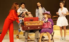 Opera este o comedia cu accente romantice și a fost pusă pentru prima dată în scenă în data de 17 decembrie 1938 la teatrul de comedie, bucurești. Jocul De A VacanÅ£a Pe Scena TecuceanÄƒ Ziarul Tecucean