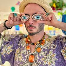 Subscriber Spotlight: Regina Kravitz In 1991 she sold the Regina Kravitz  label to a small public company. It had grown into a $10,000,000 business —  but don't think getting there was easy! “