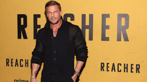 Alan Ritchson Comments on “Crazy Week” as He Wraps 'Reacher'