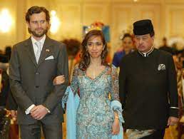 Nur ayunie yasmine binti abdullah massa (kepujian) komunikasi 12. Asian Royals Selangor Darul Ehsan Royal Family Hrh Sultan