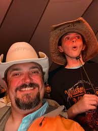 So, as an English fan I don't get to hear a lot of red dirt over here, can  anyone point me in the direction of some other bands of a similar style