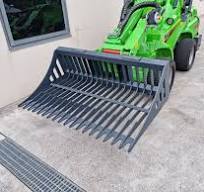 Versatach Rock Bucket - Avant Equipment