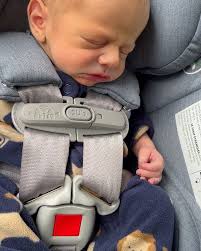 Introducing Noam Isaac Thompson born 19-Sept-2022, 5 pounds 15 ounces, 19  inches. , How many times can I take and post the exact same picture 😝! You  are lucky it’s only 5!!! We are so happy and so in ...