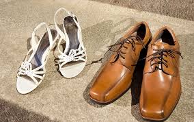 Here are a list of stupid questions that are actually brain teasers: Bridal Shower Game Shoe Q A Nashville Wife