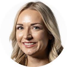 Sarah Mclellan's Instagram, Twitter & Facebook